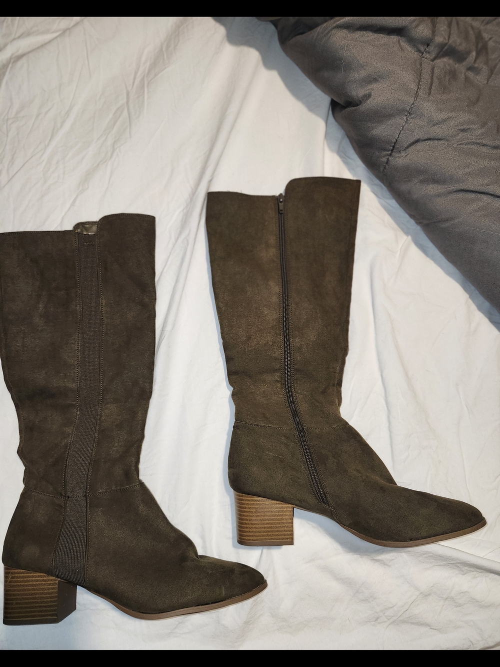 Women's Knee-High Suede Boots in Brown